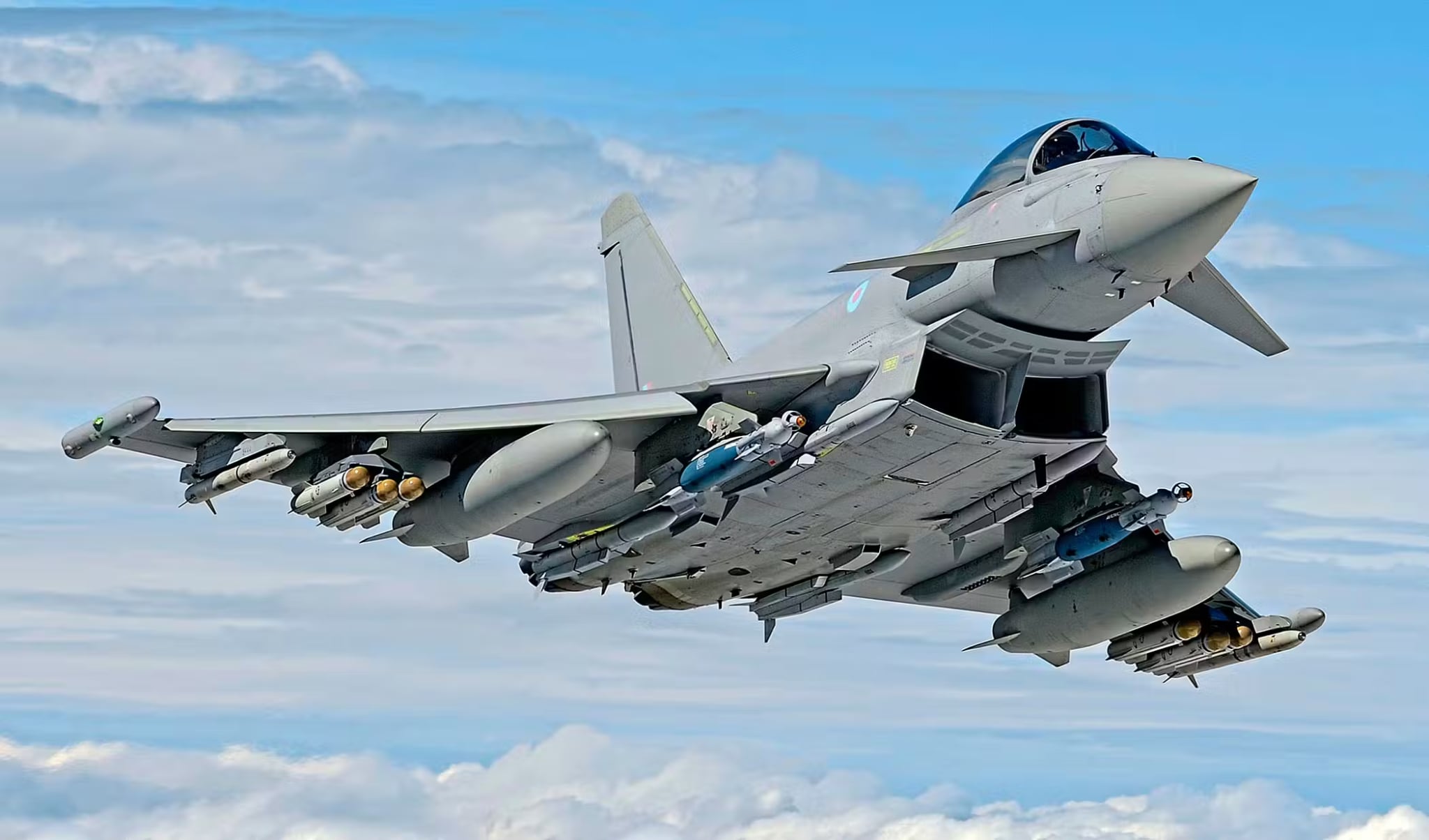 Bangladesh Air Force Chief Visits Italy, Eyes Eurofighter Typhoon Amid Deepening Defence Ties